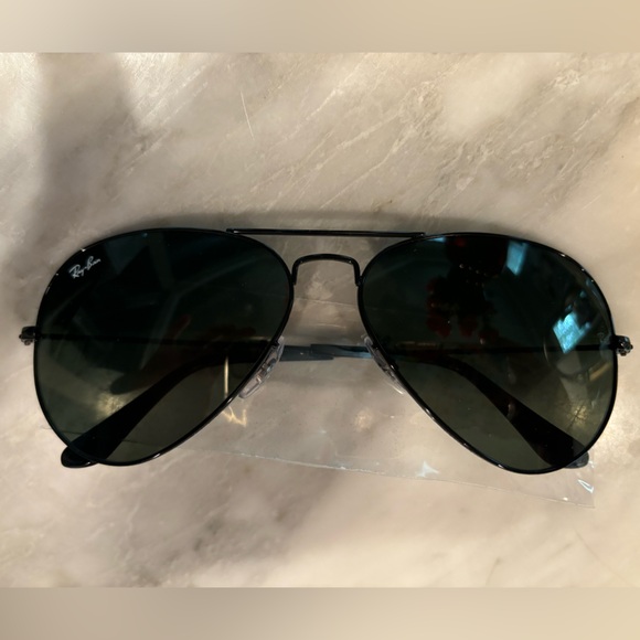 Unisex Ray Ban Aviator Sunglasses - Picture 3 of 3